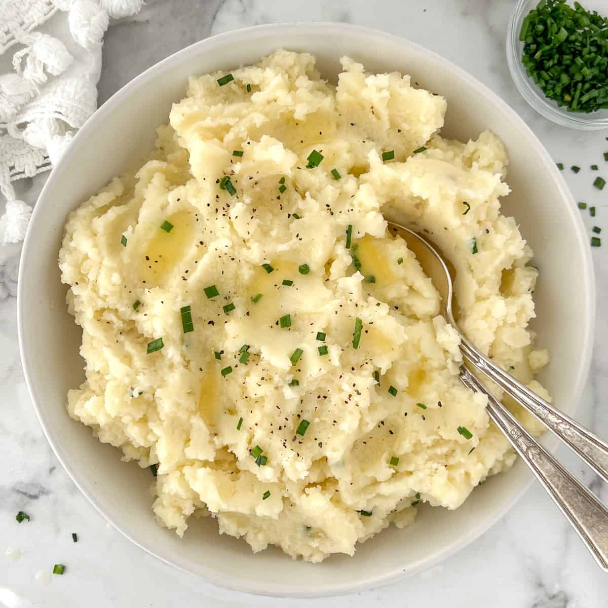 Easy Vegan Mashed Potatoes (fluffy + buttery) - simply ceecee