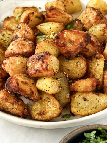 Bowlful of crispy air fried potatoes.
